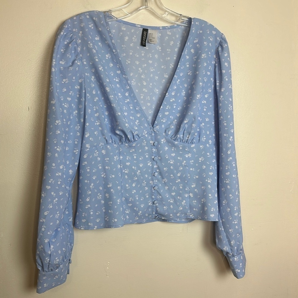 H&M Ditsy Floral Covered Button Front V-Neck Long Sleeve Top Blouse - Picture 4 of 8